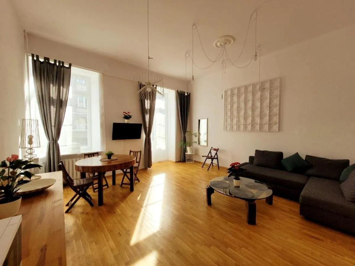 Przytulne Apartamenty W Centrum Warszawy Lok 2 Varsavia Polonia